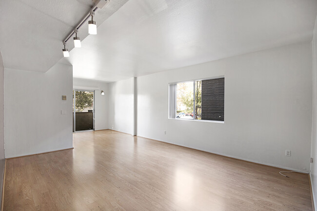 Building Photo - 5900 Murietta Ave