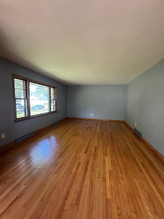 Foto del edificio - 3 bedroom, 2 bathrooms, 2 car garage-Ranch...