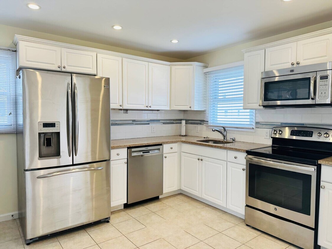 1975 Central Dr S, East Meadow, NY 11554 House Rental in East Meadow, NY