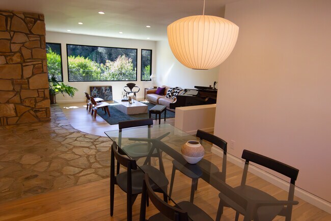 Building Photo - 1310 J Lee Cir