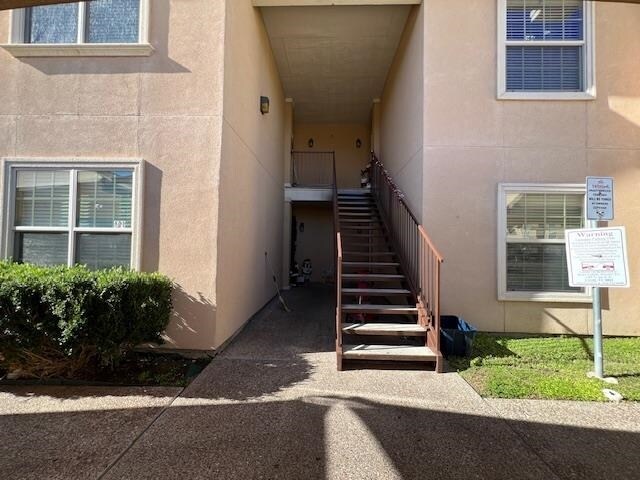 Foto del edificio - 2720 Camelot Dr