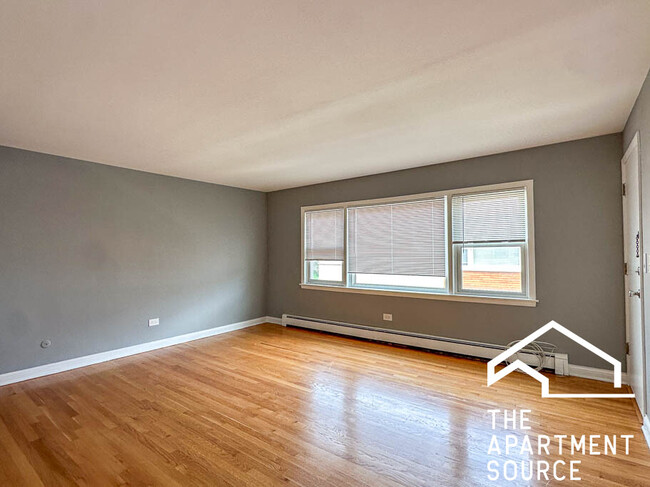 Building Photo - 3835 N Narragansett Ave