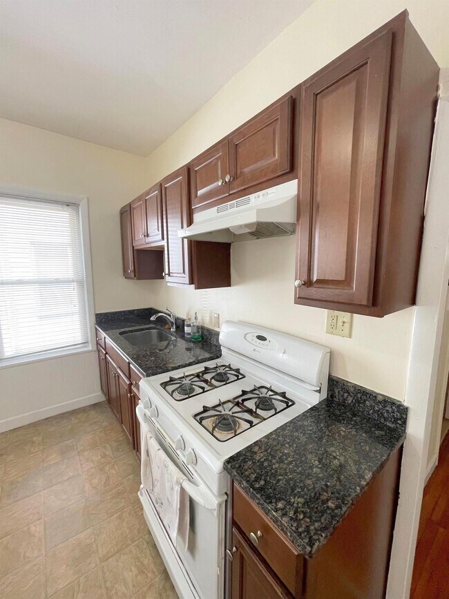 Foto del edificio - 26 Russell Rd