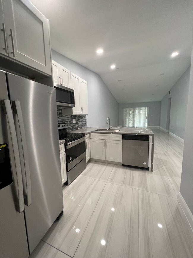 Photo - Corner Townehome 3Bed /2Bath