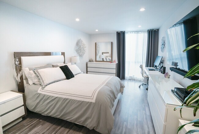 Bedroom - 1010 N Kings Rd