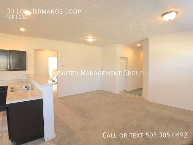 Building Photo - Spacious 4 Bedroom Los Lunas Home. Open la...