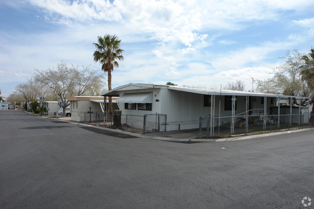 Building Photo - Shadow Mountain Community