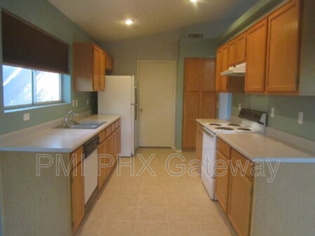 Foto del edificio - 1331 W Butler Dr