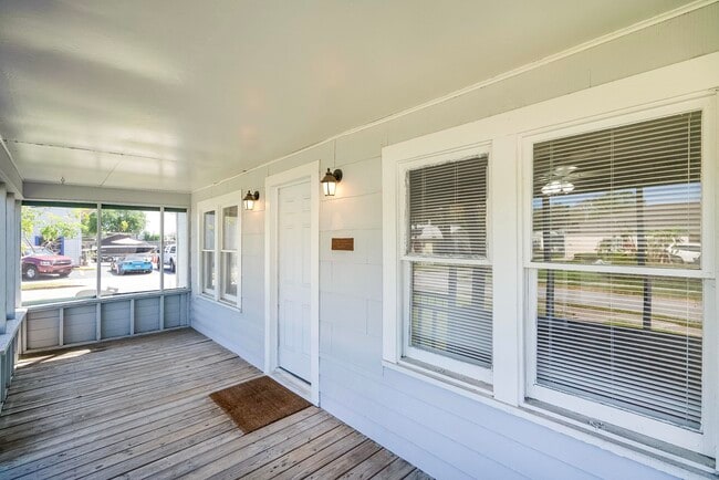 Building Photo - 32 Grant St