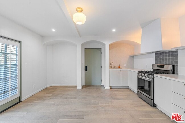 Foto del edificio - 3206 Larissa Dr