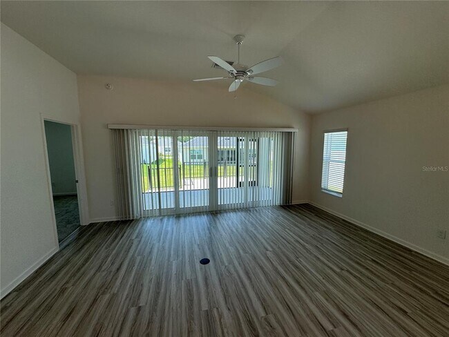 Foto del edificio - 7064 Sugar Creek Path