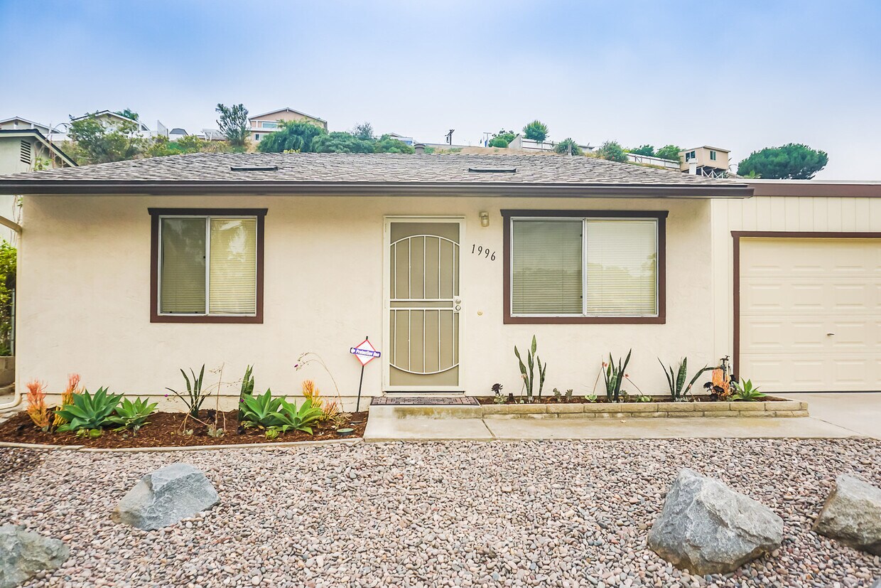 Foto principal - Detached home centrally located in Linda V...