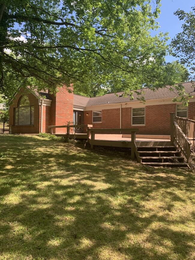 Back 2 - 806 W Hillwood Dr