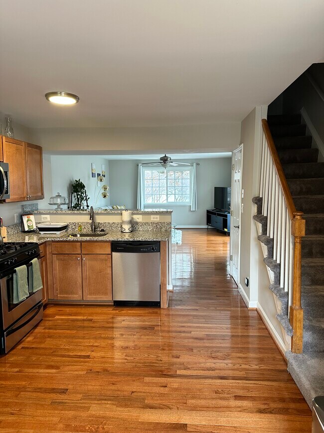 Foto del edificio - 1401 N Van Dorn St