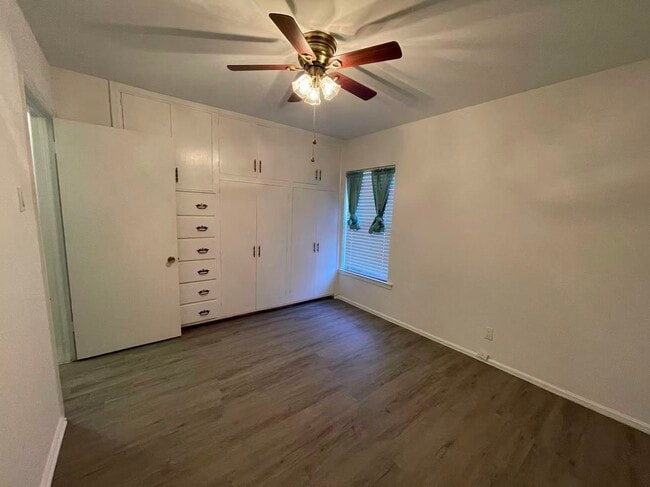 Building Photo - 7721 Mohawk Dr