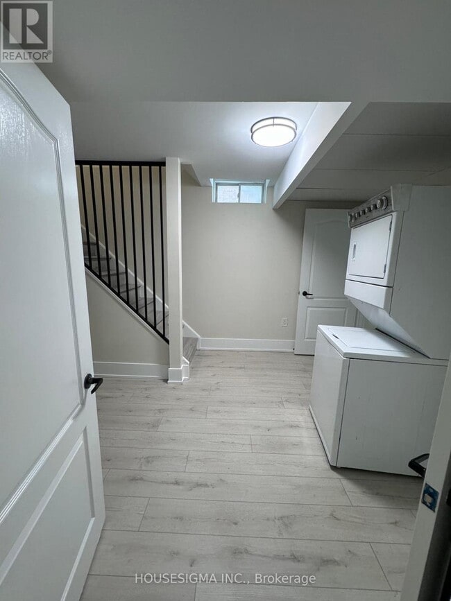 Building Photo - 35 Asterwind Crescent