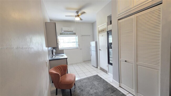 Building Photo - 1105 NE 119th St