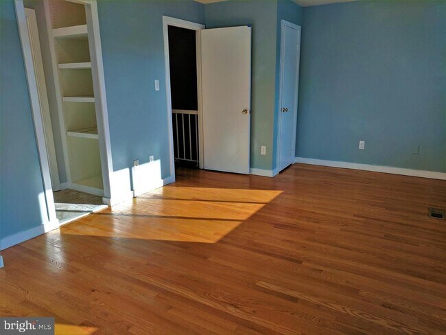 Foto del edificio - 3719 Madison Ln