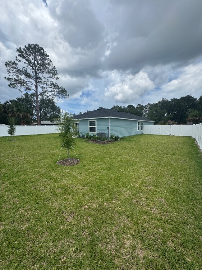 Building Photo - 88 Rose Dr