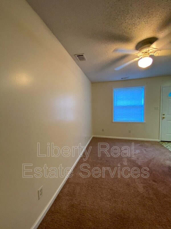 Building Photo - 127 Rolland St