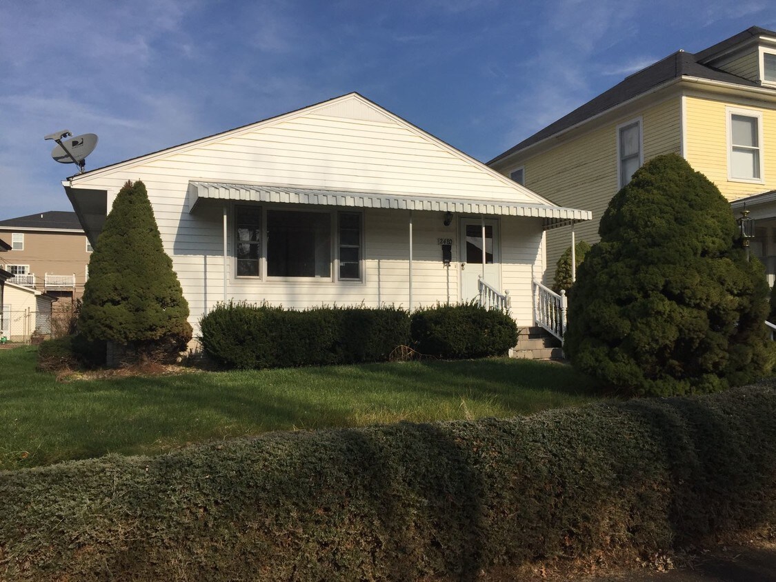 Primary Photo - 2480 Collis Ave