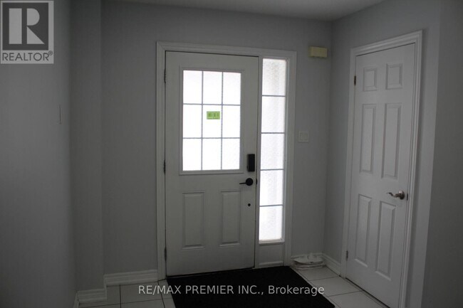 Photo du bâtiment - 51 Mullholland Ave