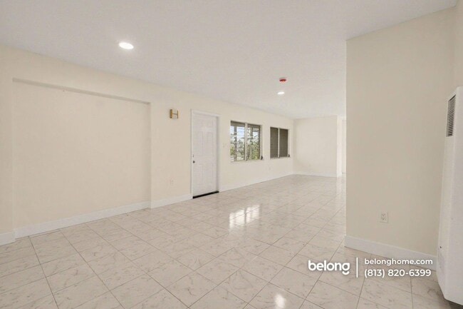 Building Photo - 691 Sharon Cir