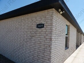 Building Photo - 3409 Gidding St