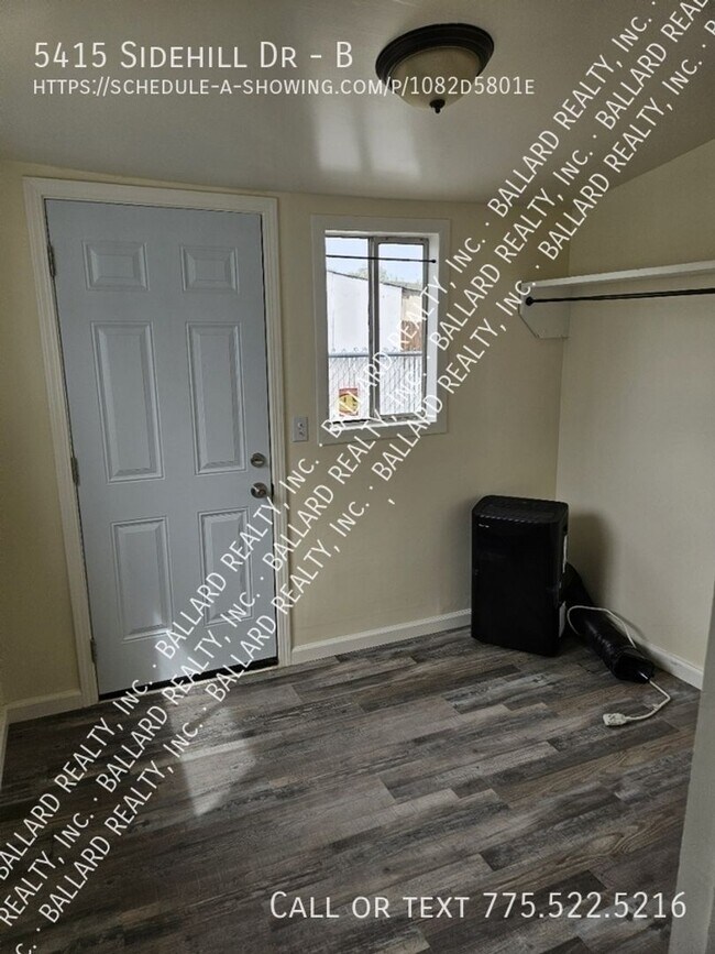 Building Photo - Sidehill  Drive