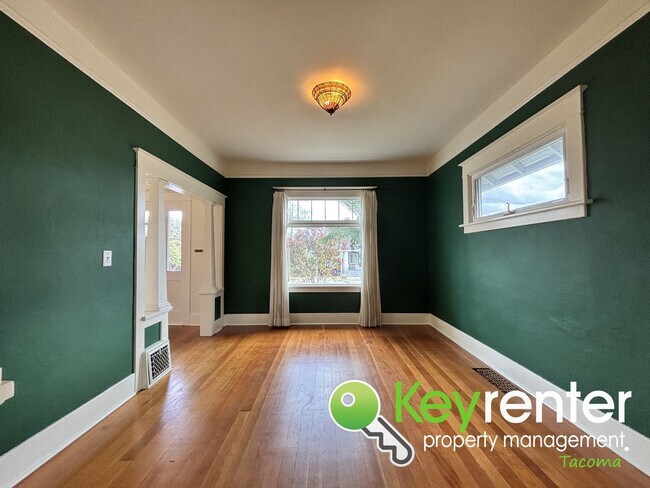 Building Photo - Charming 3-Bedroom Rental Home in Central ...