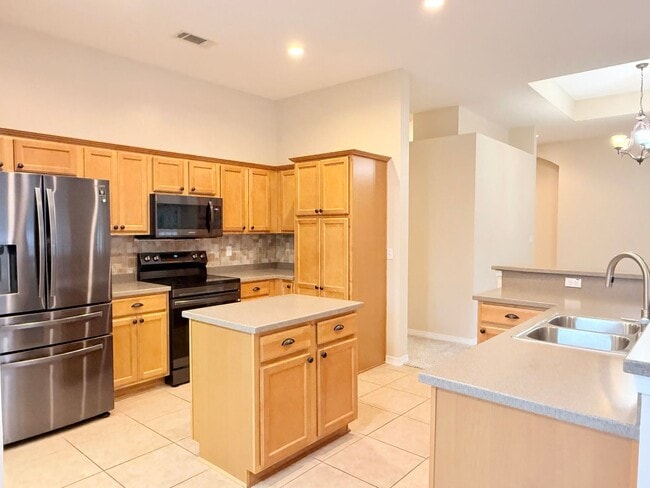 Foto del edificio - Spacious 4-Bedroom Home – Tanglewood!