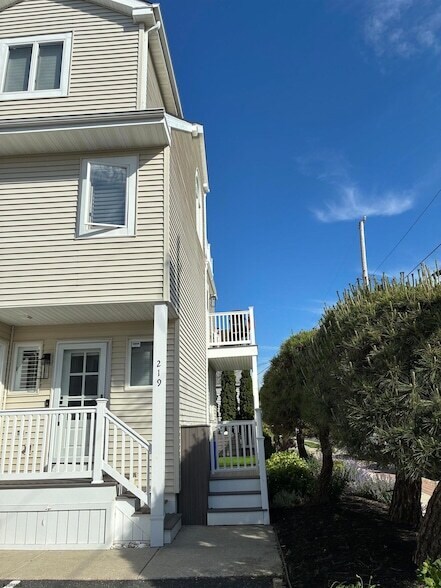 Building Photo - 219 N 36th Ave