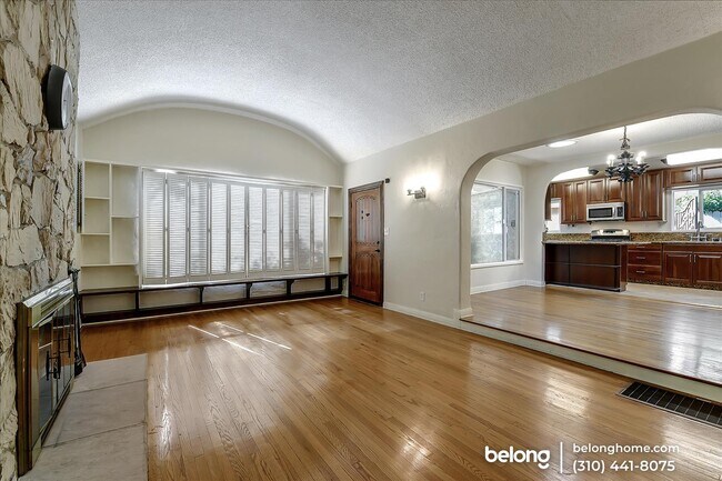 Building Photo - 8523 Alcott St