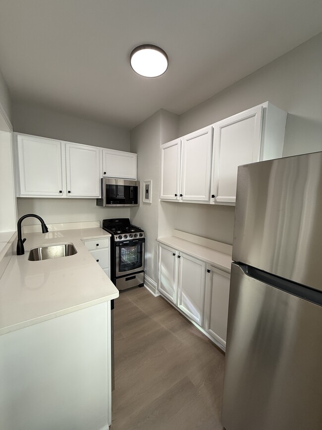 Building Photo - 108 Forrest Ave