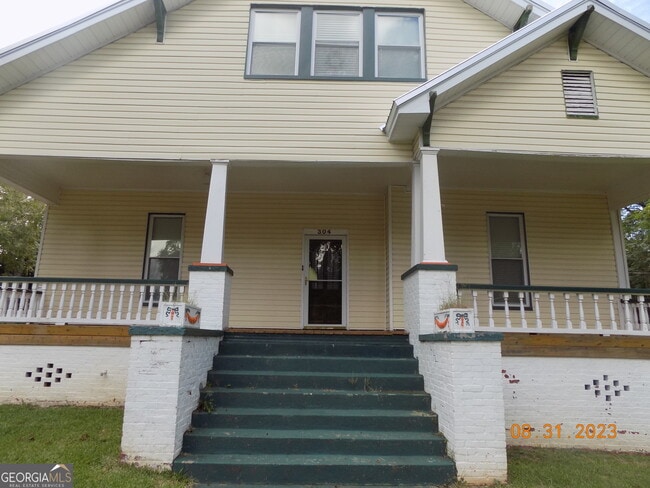Building Photo - 304 Boulevard
