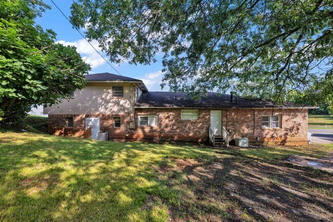Foto del edificio - 3225 Wenonah Rd SW