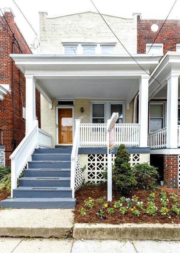 Primary Photo - 1439 Ridge Pl SE