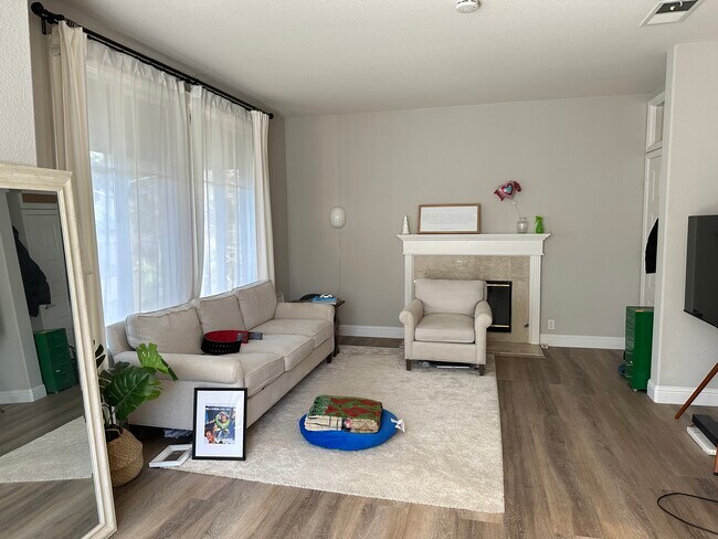 Foto del edificio - 430 Navaro Pl