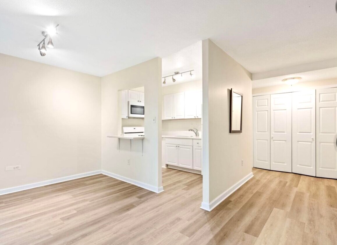 4600 S Four Mile Run Dr Unit 323, Arlington, VA 22204 Condo for Rent in Arlington, VA