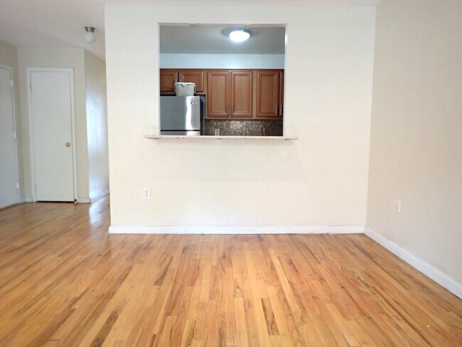 Building Photo - 426 Carlton Ave