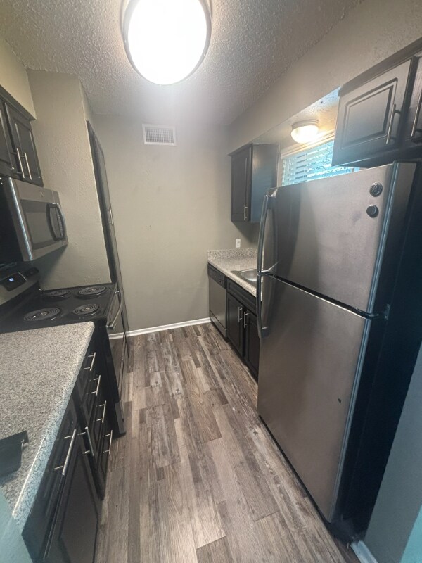 Building Photo - 531 Bedford Rd