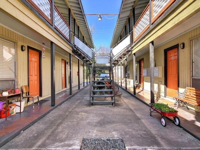 Foto del edificio - 5012 Duval St