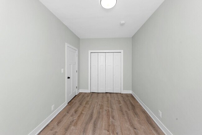 Foto del edificio - 635 W Barry Ave