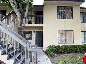 Building Photo - 6549 Somerset Dr