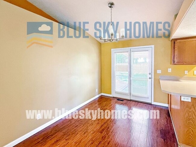 Building Photo - 3304 E Anemone Ct