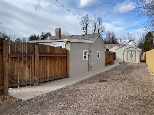 Building Photo - 1127 W Mulberry St