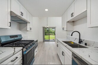 Building Photo - 3180 Little Mountain Dr