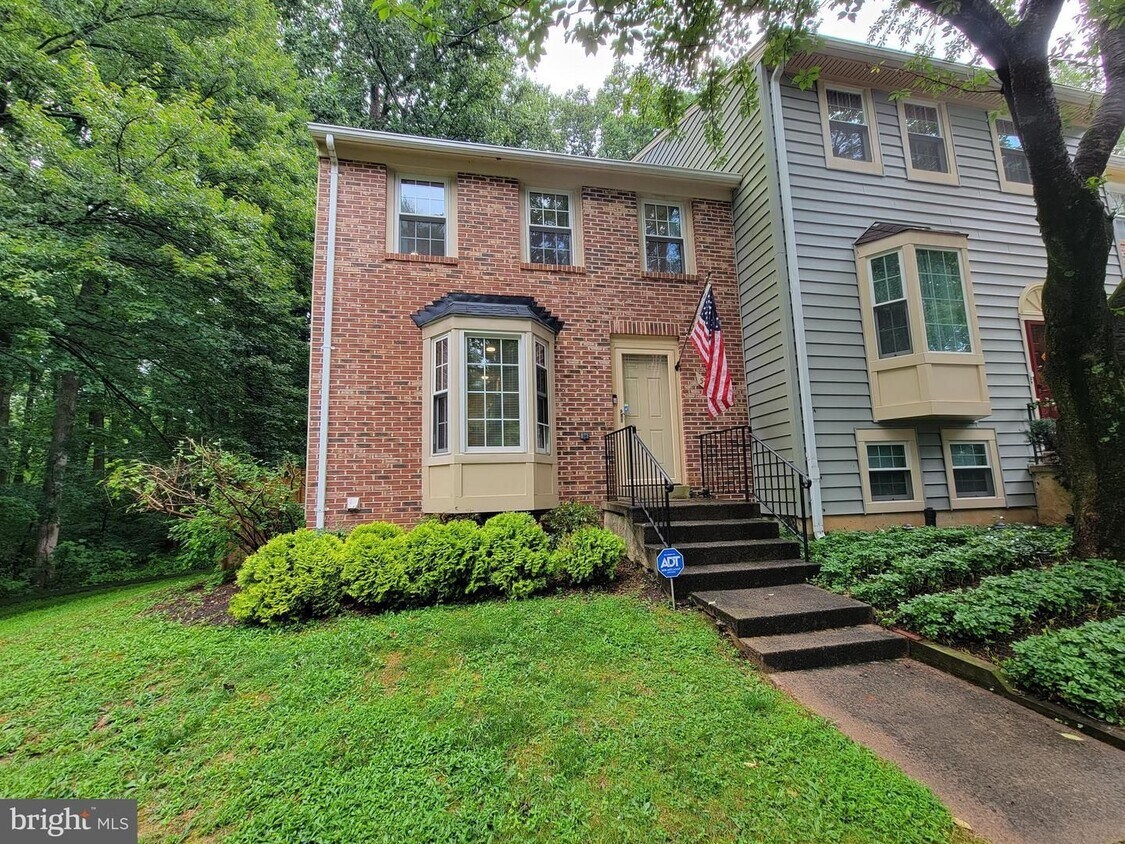 Primary Photo - 3 Bedroom End-Unit Townhouse in Burke Center