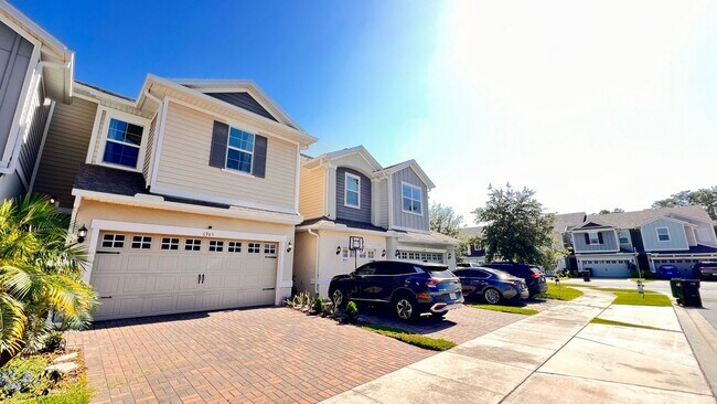 Foto del edificio - Charming 3-Bedroom Townhome with Community...