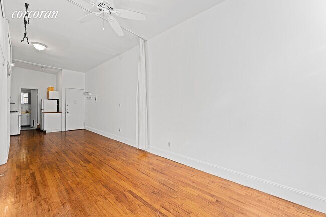 Foto del edificio - 186 E 2nd St